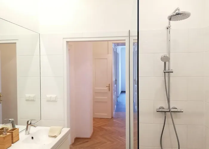 Central Living - Schoenbrunn *