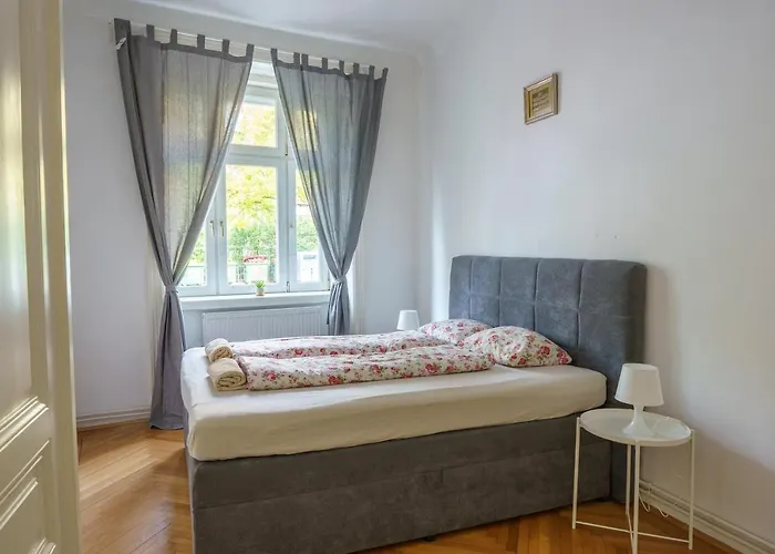 Central Living - Schoenbrunn *